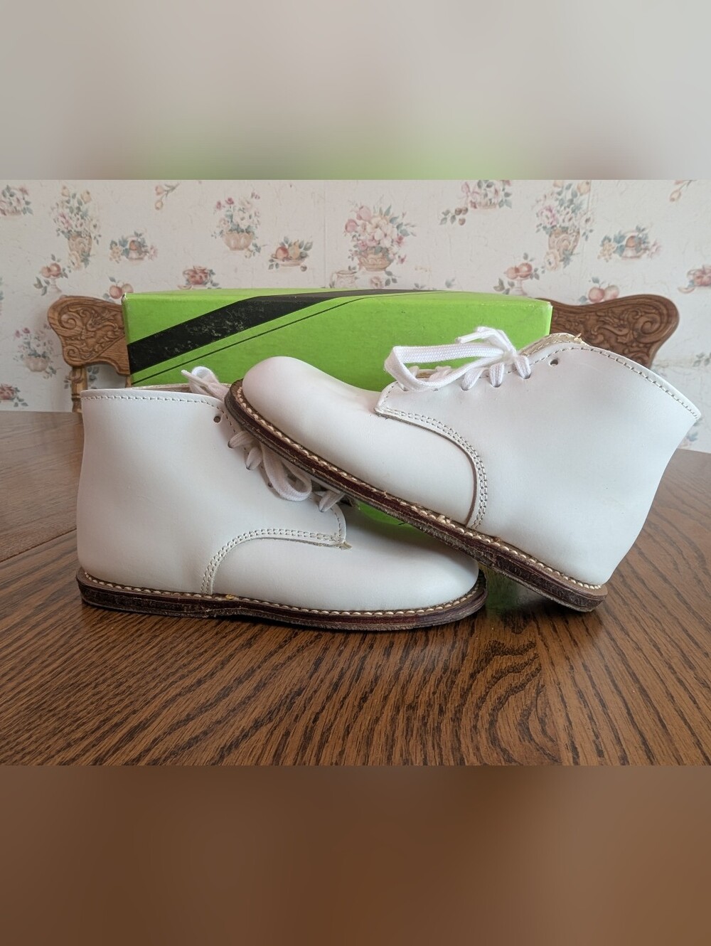 NIB Vintage Young Set White Leather Baby High Top Walkers Size 6.5 D Deadstock